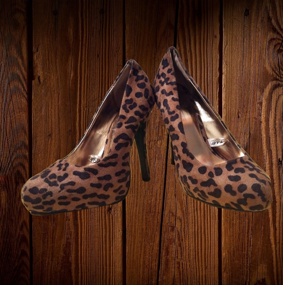🐆 MOSSIMO size 8 1/2 Animal Print Heels Allie